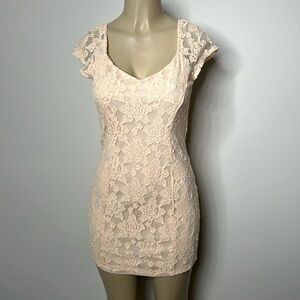 Cope medium creme lace dress